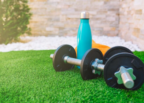 Grama sintética para academia: o segredo para treinos mais seguros e eficientes
