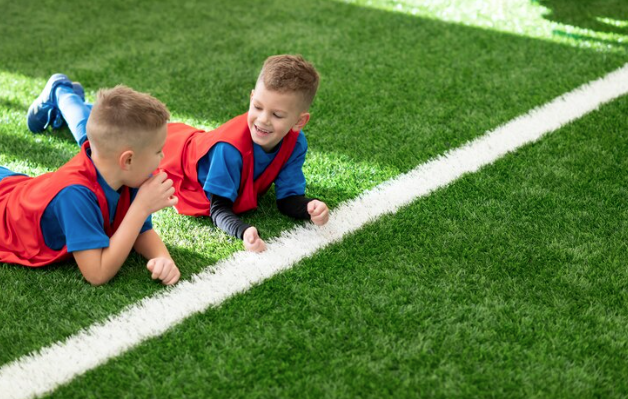 Grama sintética esportiva: o que avaliar antes de comprar

